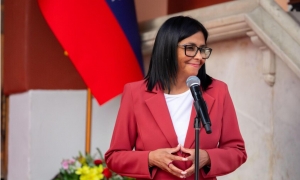 الولايات المتحدة ترفع العقوبات عن الرئيسة المؤقتة لفنزويلا