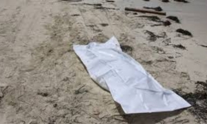 البحر يلفظ جثة بحار