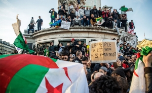 الجزائريون في فرنسا يقولون «إرحل» للرئيس بوتفليقة: تجمعات معارضة في باريس وعدد من المدن الفرنسية