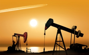 أسعار النفط تتراجع واجتماع لبحث تمديد خفض الإنتاج