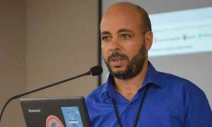 رمضان بن عمر: &quot;هناك رائحة مقايضة يقوم بها الاتحاد الأوروبي لتلعب تونس دور الحارس للسواحل الأوروبية&quot;