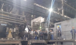 تكليف فريق عمل للتحري في حادثة انفجار الفرن في مصنع الفولاذ