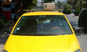 يعيدان سيّارة تاكسي لصاحبها بعد أن استولى عليها منحرفان
