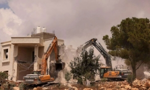 مسؤول فلسطيني :الجرافات الإسرائيلية تهدم 9 مساكن شرق الخليل