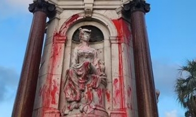 الاعتداء على تمثال الملكة فيكتوريا في أستراليا