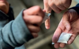 جندوبة: القبض على مروّج مخدّرات يعمد إلى ترويجها داخل فضاء ترفيهي مخصّص للأطفال