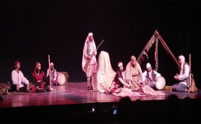 في المسرحية الغنائية «مرض الهوى» لرضوان الهنودي:  استرجاع لقيمة الحب وأغنيات التراث المنسية