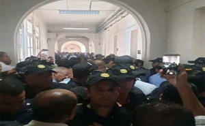 على خلفية أحداث المحكمة الابتدائية بتونس: القضاة في إضراب مفتوح قابل للتمديد،هيئة الدفاع تواصل الاعتصام والمجلس الأعلى للقضاء على الخطّ