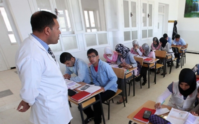 الأساتذة المتعاقدون مع وزارة التربية و التعليم بسلطنة عمان يعتصمون
