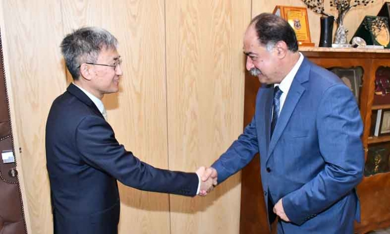 وزير الداخلية يلتقي السفير الصيني بتونس