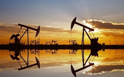 النفط يرتفع وسط مخاوف حيال الإمدادات طغت على بيانات صينية