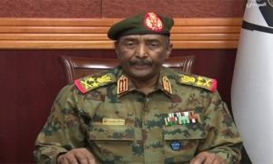 البرهان يستبدل محافظ البنك المركزي السوداني
