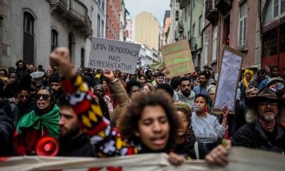 اآلاف من سكان ضواحي العاصمة البرتغالية يتظاهرون ضد غلاء المعيشة