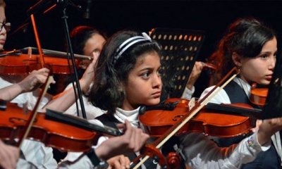 ضمن ورشات عنوانها "الثقافة في المدرسة": محمد علي كمون ينشر حب الموسيقى في المدارس