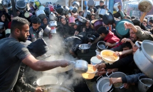 غزة بين الجوع والانهيار شحّ الخبز والوقود يشلّ المخابز وطوابير الجوع تتفاقم