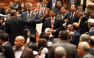 خلافات داخل البرلمان وفوضى سياسية تقود العراق إلى المجهول