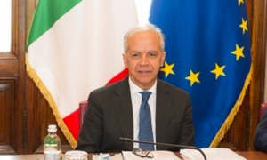 وزير الداخلية الإيطالي: &quot;لولا تونس لتضاعفت تدفقات الهجرة&quot;