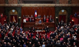 فرنسا تقر في الدستور حق النساء في الإجهاض يختم "القانون الدستوري " في اليوم العالمي لحقوق النساء