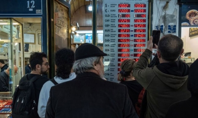 البنوك التركية ترفع تكلفة شراء الدولار لإبطاء البيع قبل الانتخابات