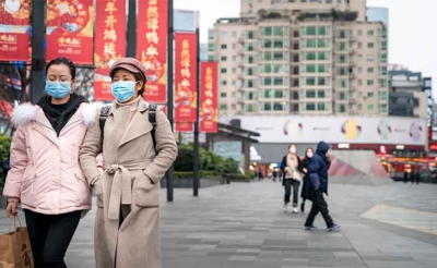 الصين:  استمرار فحص المواطنين في ووهان مع تخفيف إجراءات العزل العام بسبب كورونا