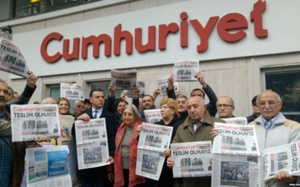 محاكمة الصحافة الحرة في تركيا: 19 صحفيا من جريدة «جمهورية» أمام القضاء