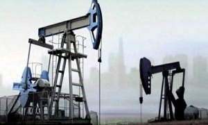 انخفاض أسعار النفط بعد تقارير حول صفقة أميركية مع إيران وأمريكا  تنفي