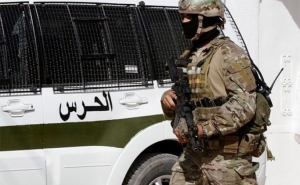 كان بصدد اجتياز الحدود التونسية خلسة:  الاحتفاظ بجزائري مورط في عمليات إرهابية 
