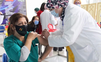 عمليات التلقيح المضاد لفيروس كورونا لأعوان الصحة في يومها الأول.. إقبال محتشم.. دعوات إلى التسجيل بكثافة وتشديد على سلامة اللقاحات ونجاعتها