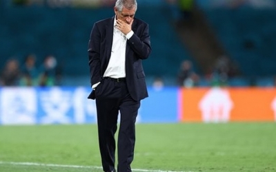 سانتوس يواجه خطر الاقالة من تدريب بولندا