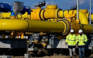 روسيا ترفع رسوم تصدير النفط على الشركات في أوت