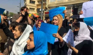 نساء في كابول ينظمن احتجاجات ضد حظر طالبان تعليم الفتيات