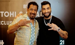 الشاب خالد يغني لجمهوره بالفارسية