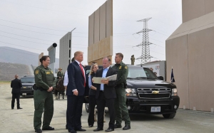 بعد الجدل بخصوص تمويل الجدار الحدودي مع المكسيك:  أبعاد حالة الطوارئ في أمريكا ومعركة قضائية لإيقاف دونالد ترامب 