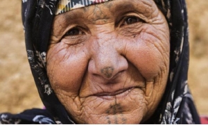 وشم وتجاعيد 
