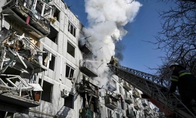 مدن أوكرانية تحت القصف وكييف تهون من تأثير تسرب وثائق أمريكية