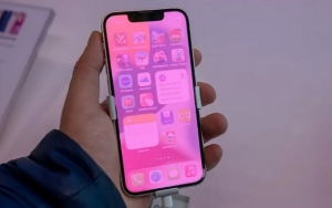 هواتف «iPhone 13» تواجه مشكلة «الشاشة الوردية»