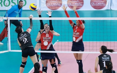 الكرة الطائرة:  نهائي كأس الكبريات مواجهة سادسة منتظرة بين فتيات صفاقس ونسائي قرطاج