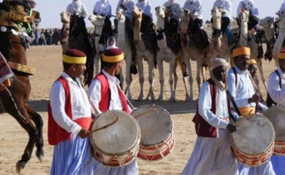 عرض خلال المهرجان  الدولي للتمور بقبلي: «صهيل» عمل فني يخلّد ذاكرة الشاعر احمد البرغوثي