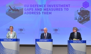 المفوضية الأوروبية تعلن عن المشروع العسكري المشترك: أوروبا في مفترق الطرق بين الغطاء الأمني الأمريكي والنزعة الانعزالية