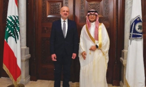 وزيرا خارجية السعودية ولبنان يستعرضان سبل تطوير العلاقة بين الرياض وبيروت