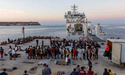 خفر السواحل الإيطالي ينقذ 745 مهاجرا في البحر المتوسط
