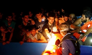 مصرع 5 وفقدان 28 بعد غرق قارب للمهاجرين قبالة السواحل التونسية