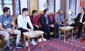 رئيس البرلمان يستقبل عمال المناولة
