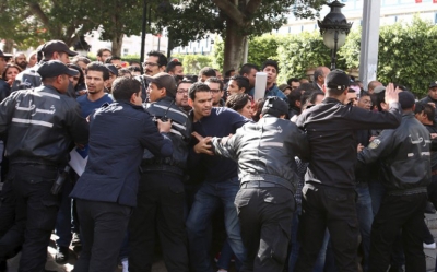 وسط تصاعد منسوب التحركات الاحتجاجية:   لقاءات تشاورية متتالية بين الشاهد والطبوبي والباجي قائد السبسي للبحث عن سبل للخروج من الأزمة الاجتماعية