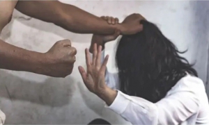 تعرضت للعنف الشديد من زوجها : التعهد بالضحية واطفالها