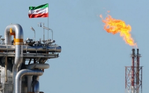 تدفقات نفط إيران ترتفع إلى 2.2 مليون برميل يومياً في أوت
