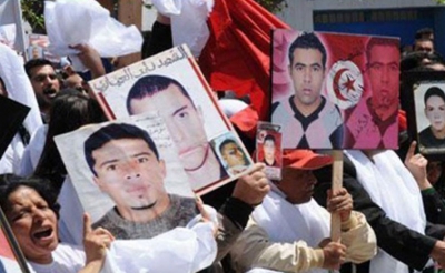 عائلات شهداء وجرحى الثورة يحتجون اليوم في ساحة الحكومة
