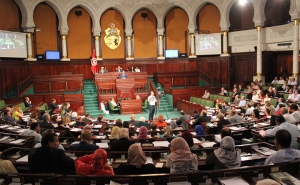 الجلسة العامة للحوار مع رئيس الحكومة: تساؤلات النواب تتجاوز «موضوع الصحة العمومية»  إلى الوضع العام بالبلاد