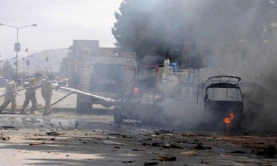 مقتل 11 عاملا في انفجار قنبلة على جانب طريق بشمال غرب باكستان