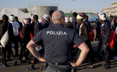 البرلمان الإيطالي يقر قانونا زجريا ضد الهجرة و اللجوء: الحكومة ترفض توقيع المعاهدة الدولية حول الهجرة